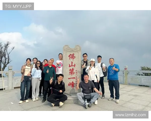 深圳攀岩队创新防反策略助力运动员安全与技术提升的深度解析 深圳攀岩队创新防反策略助力运动员安全与技术提升的深度解析