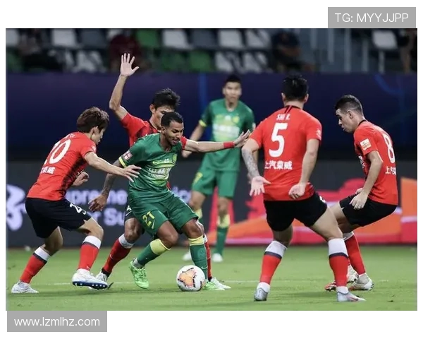 上港与辽宁激战正酣精彩直播带你领略足球魅力与激情对决