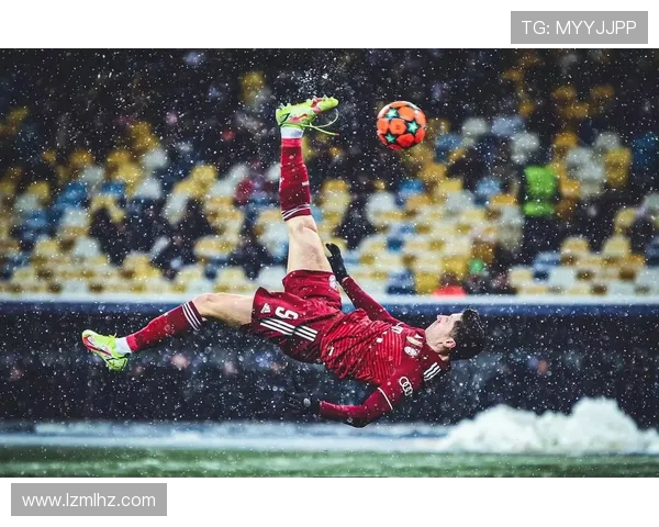 莱万重返安联球场引发拜仁球迷愤怒反应称其忘恩负义